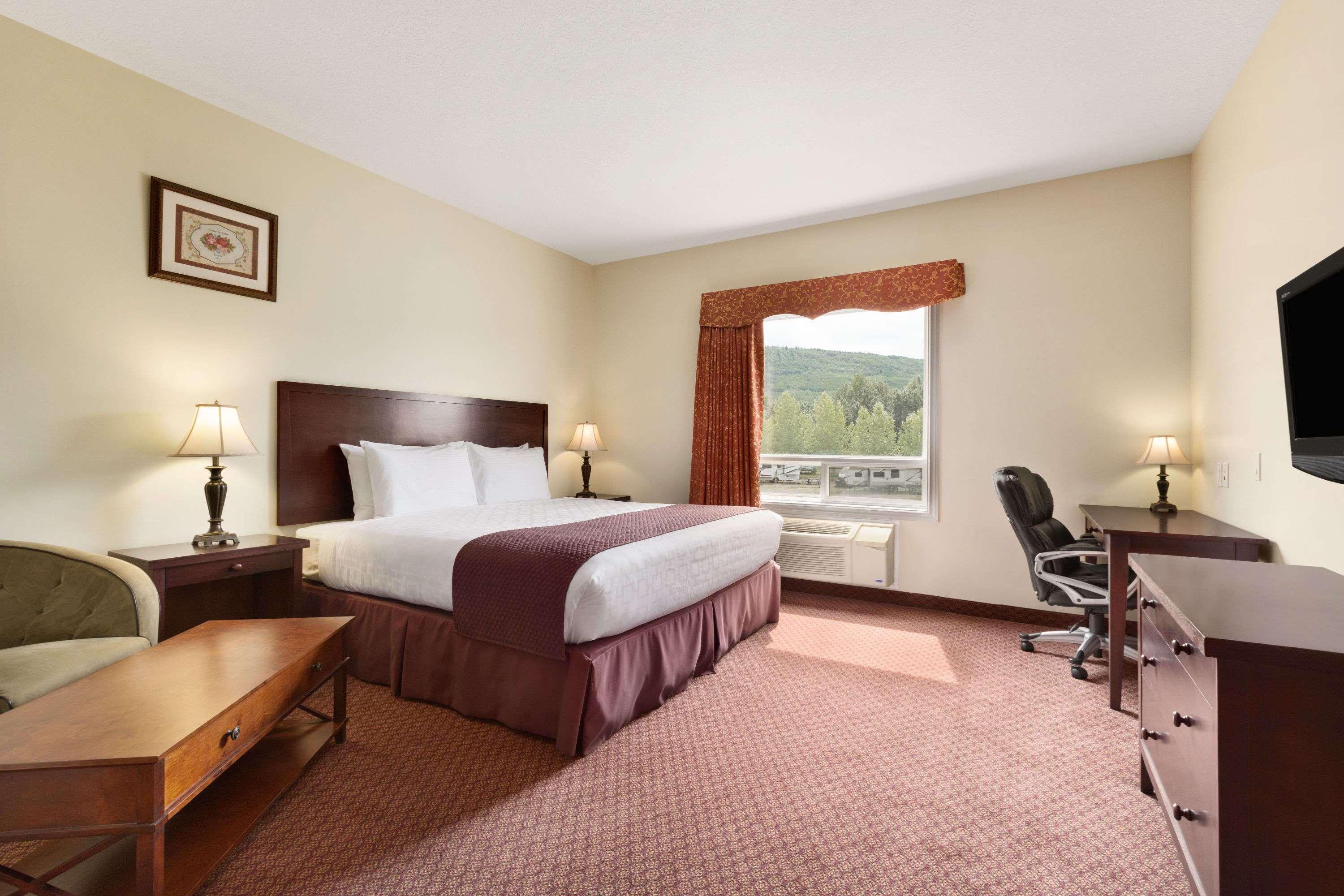 Days Inn By Wyndham Chetwynd Exterior photo