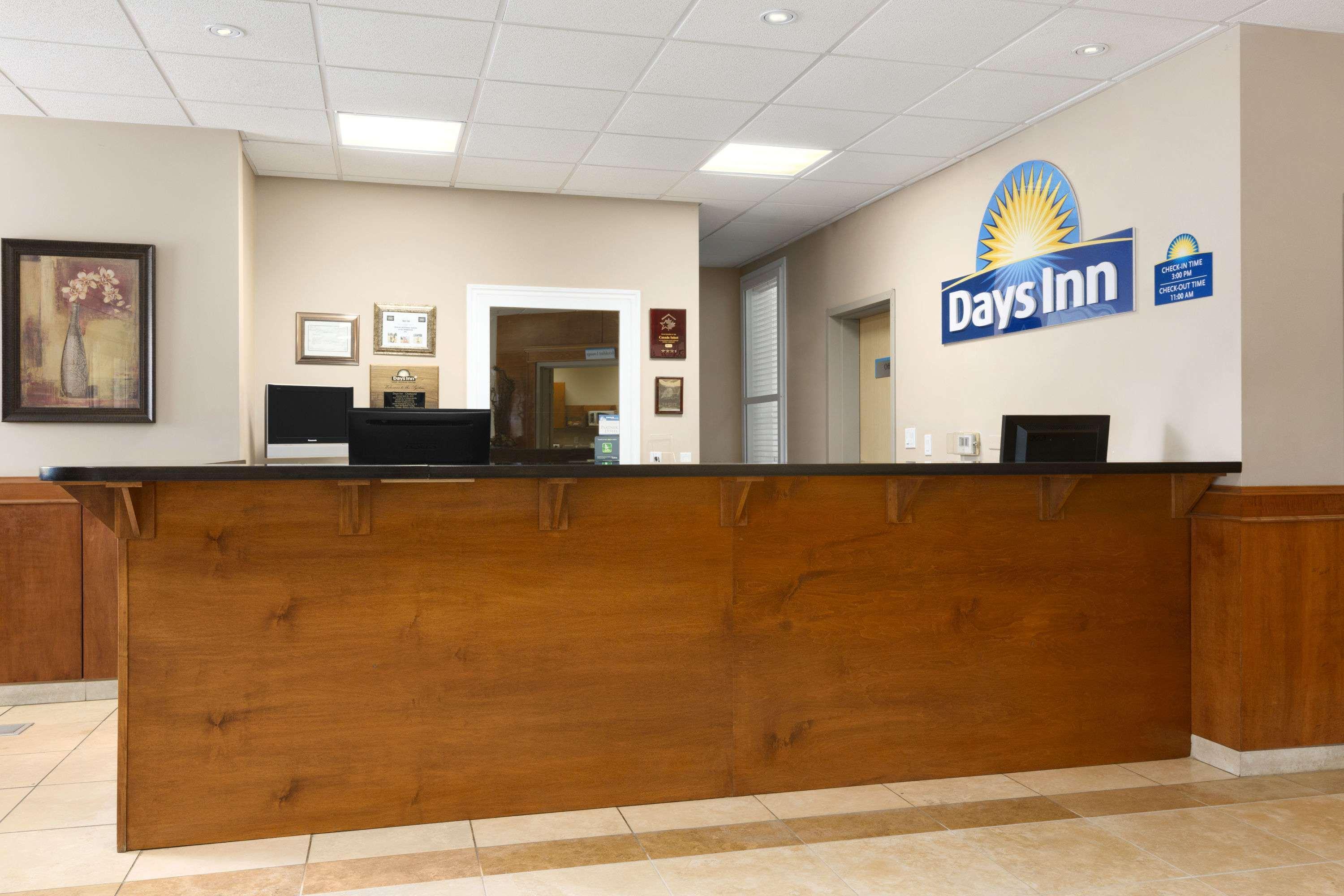 Days Inn By Wyndham Chetwynd Exterior photo