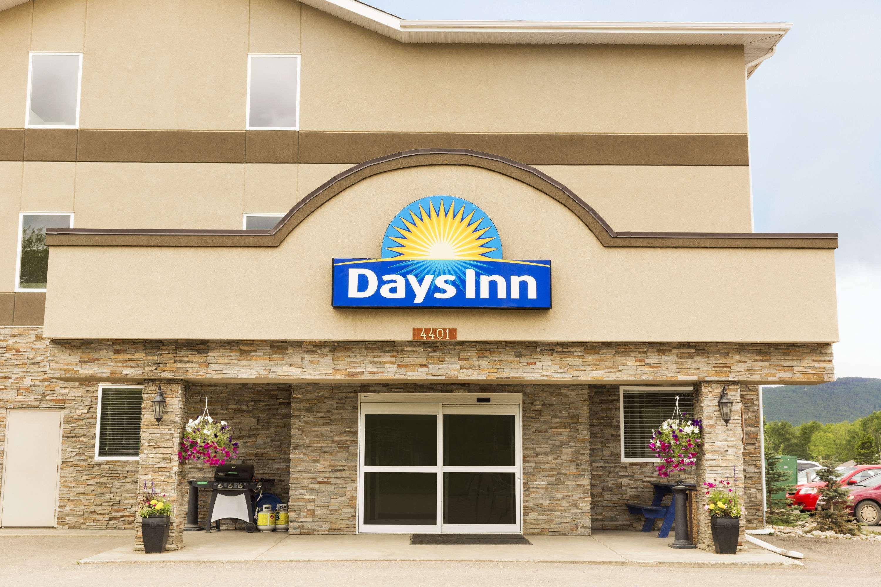 Days Inn By Wyndham Chetwynd Exterior photo