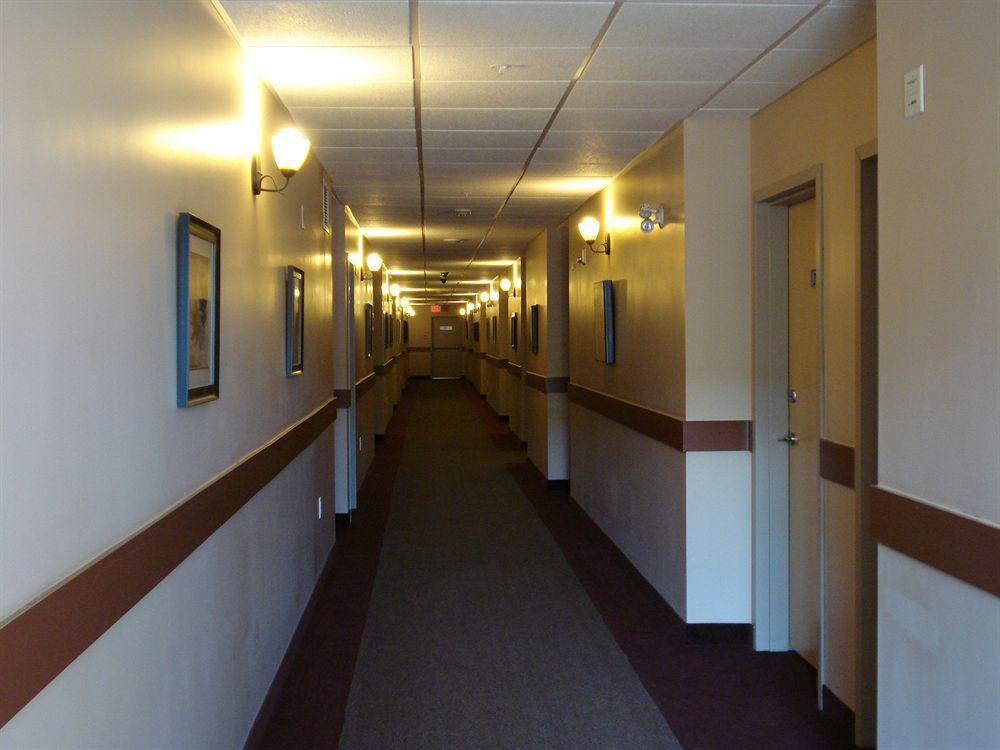 Days Inn By Wyndham Chetwynd Exterior photo