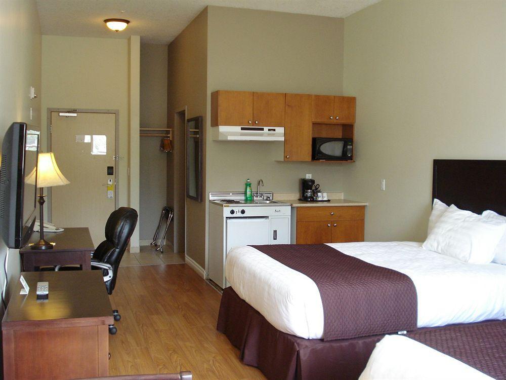 Days Inn By Wyndham Chetwynd Exterior photo