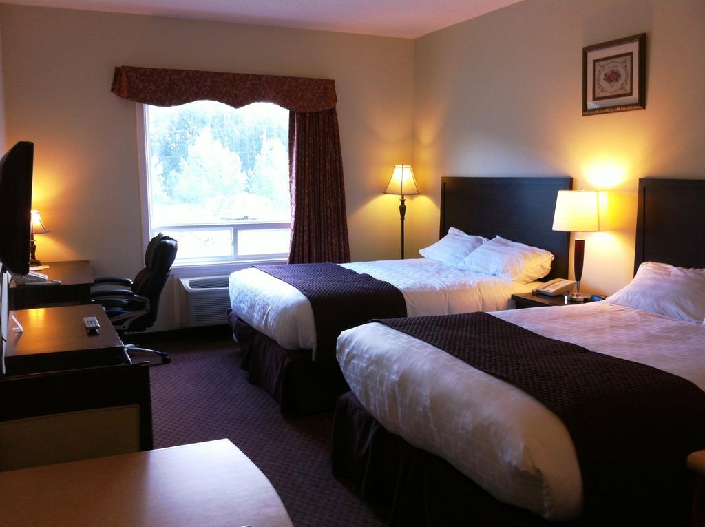 Days Inn By Wyndham Chetwynd Room photo