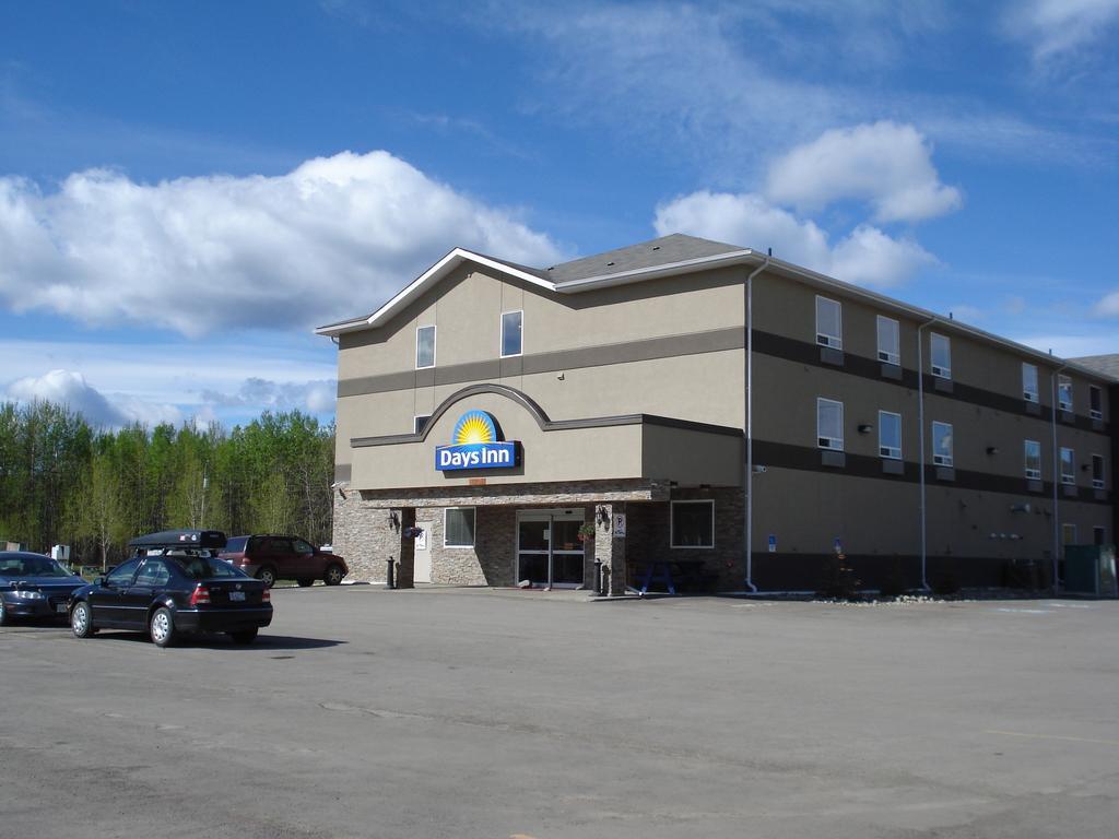 Days Inn By Wyndham Chetwynd Exterior photo